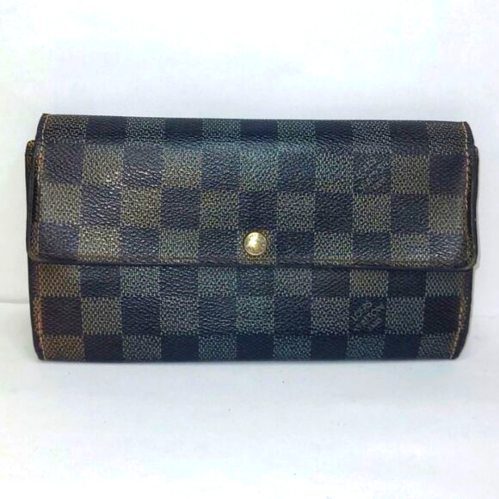 Authentic Louis Vuitton Damier Sarah Wallet